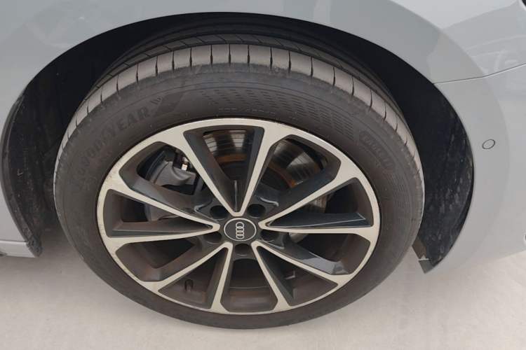 Used Audi A5L 2026 2.0T Sport Plus Right Front Wheel Hub