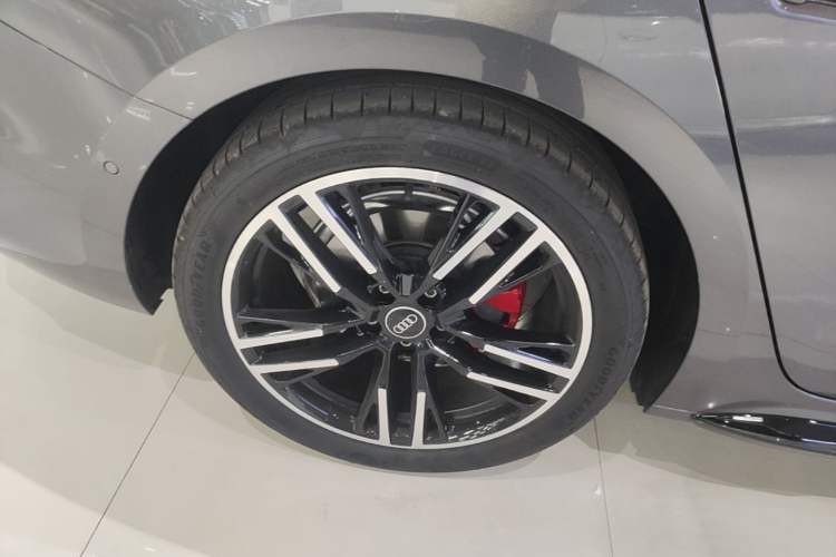 Used Audi A5L 2026 2.0T Sport quattro Right Rear Wheel Hub