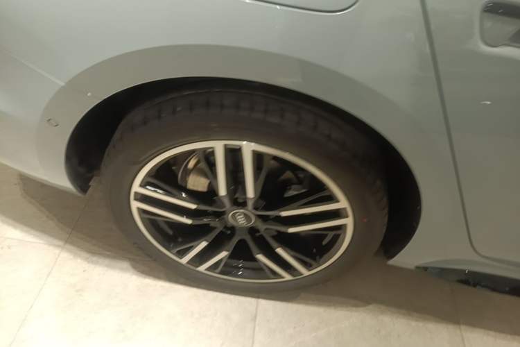 Used Audi A5L 2026 2.0T Sport Plus Right Rear Wheel Hub