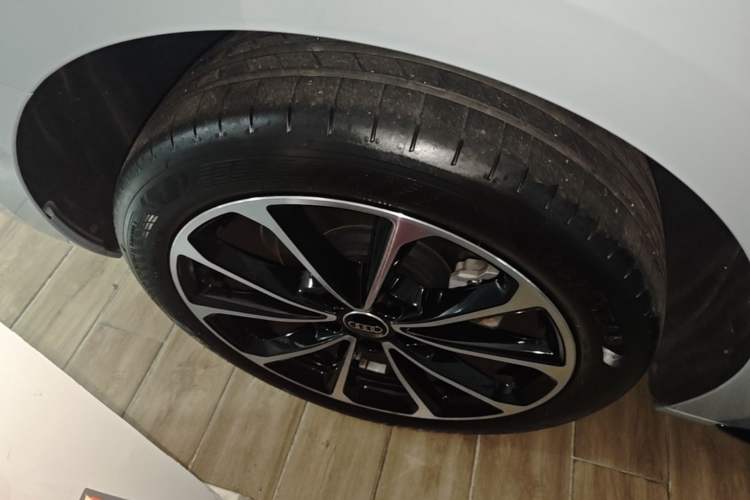 Used Audi A5L 2026 2.0T Sport Plus Right Rear Wheel Hub