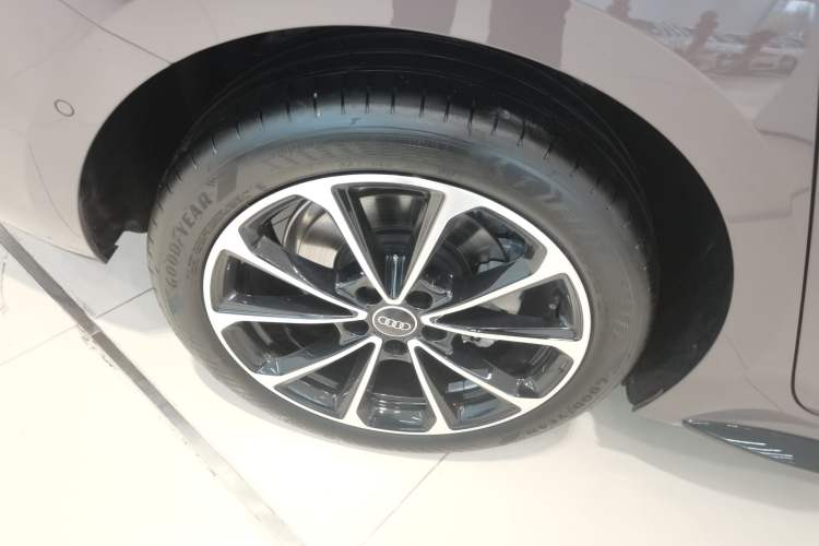 Used Audi A5L 2026 2.0T Sport Right Rear Wheel Hub