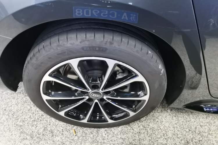 Used Audi A5L 2026 2.0T Sport Right Rear Wheel Hub
