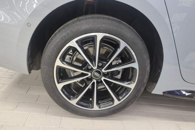Used Audi A5L 2026 2.0T Sport Plus Right Rear Wheel Hub