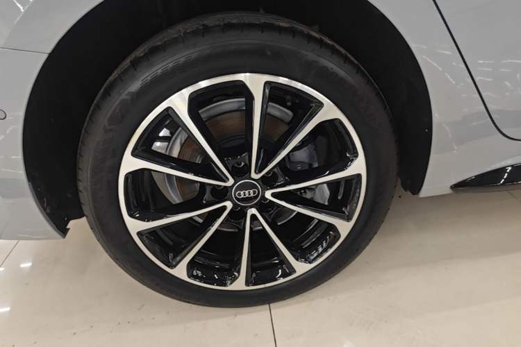 Used Audi A5L 2026 2.0T Sport Plus Right Rear Wheel Hub
