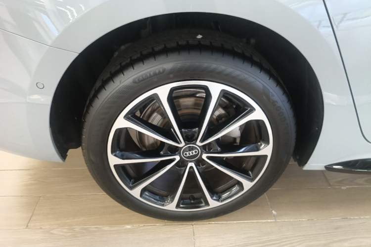 Used Audi A5L 2026 2.0T Sport Plus Right Rear Wheel Hub