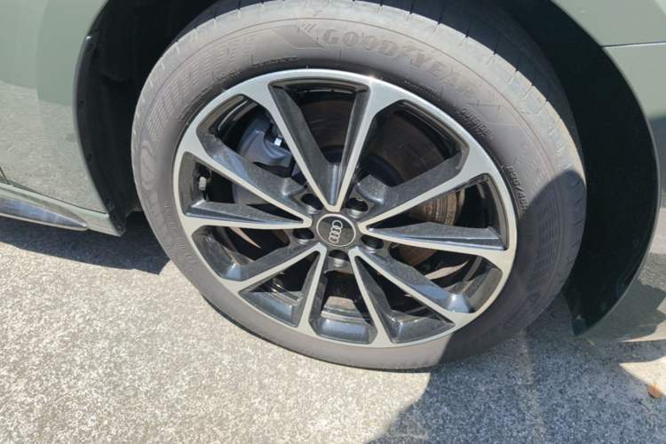 Used Audi A5L 2026 2.0T Sport Right Front Wheel Hub