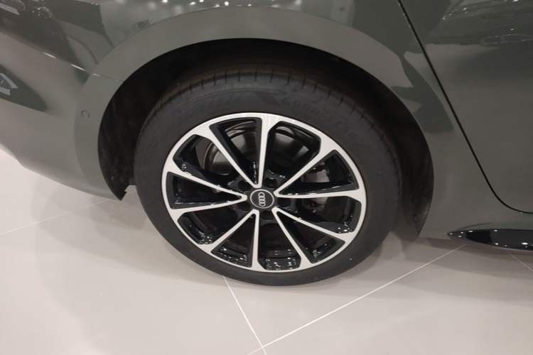 Used Audi A5L 2026 2.0T Sport Right Rear Wheel Hub