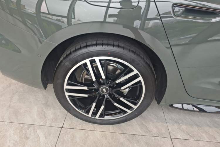 Used Audi A5L 2026 2.0T Sport Plus Right Rear Wheel Hub