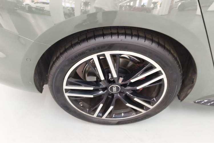 Used Audi A5L 2026 2.0T Sport quattro Right Rear Wheel Hub