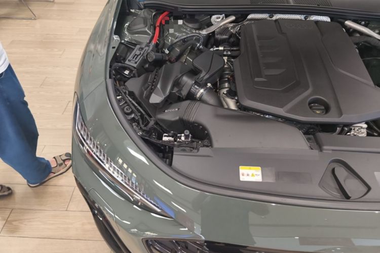 Used Audi A5L 2026 2.0T Sport Engine Bay Right