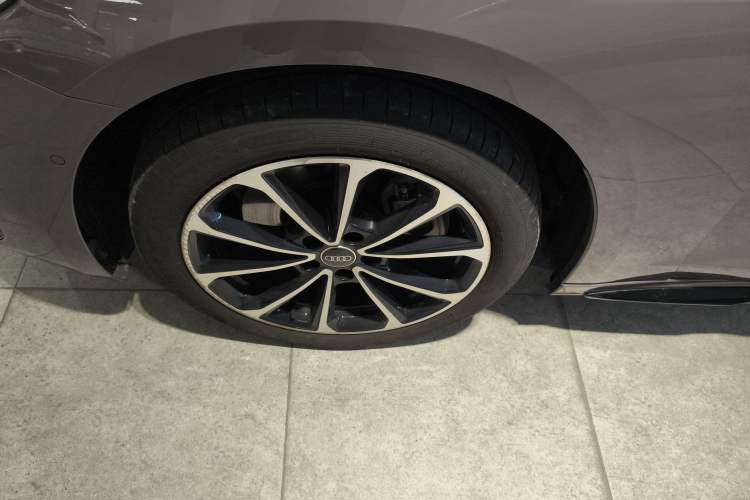 Used Audi A5L 2026 2.0T Sport Plus Left Front Wheel Hub