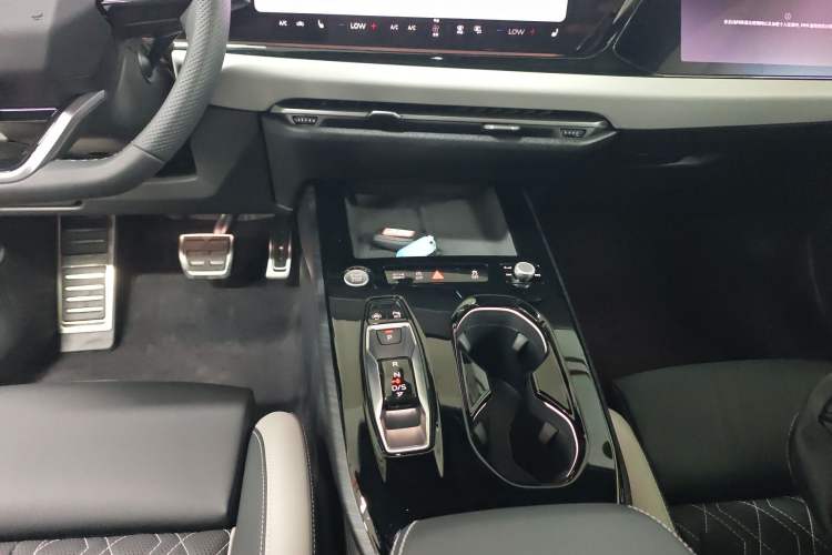 Used Audi A5L 2026 2.0T Sport Plus Gear Lever
