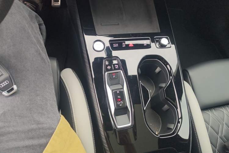 Used Audi A5L 2026 2.0T Sport Plus Gear Lever