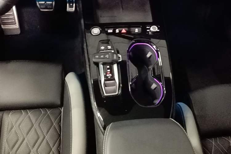Used Audi A5L 2026 2.0T Sport Plus Gear Lever