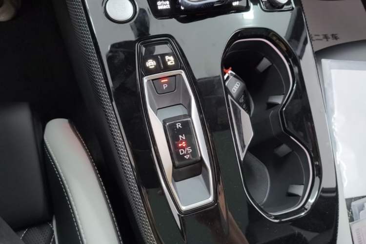 Used Audi A5L 2026 2.0T Sport Plus Gear Lever