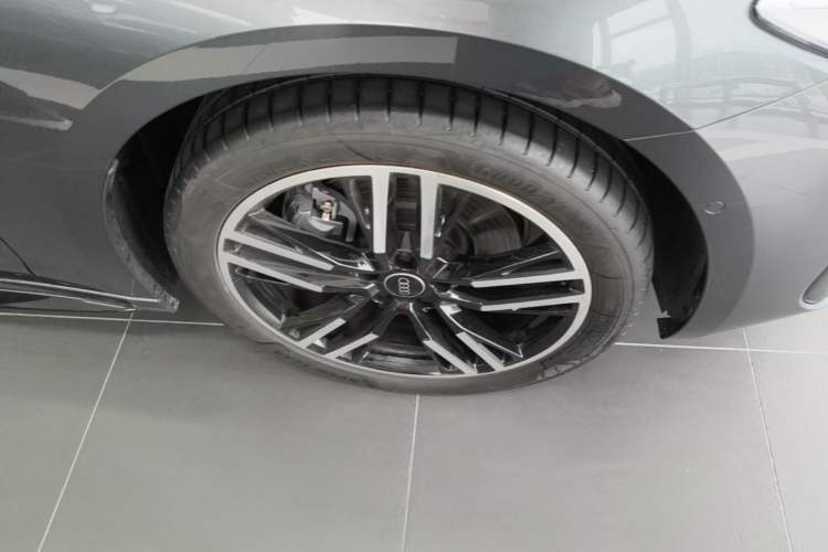 Used Audi A5L 2026 2.0T Sport Plus Right Front Wheel Hub