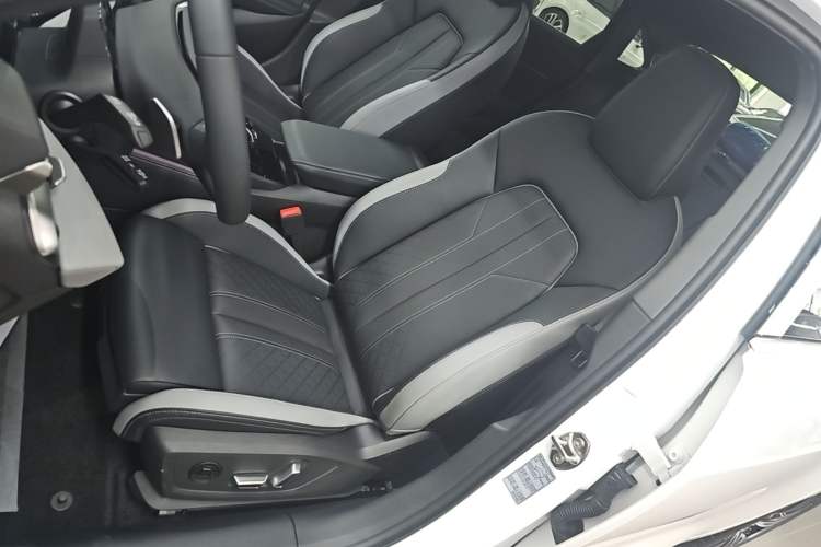 Used Audi A5L 2026 2.0T Navigation Edition Left Front Seat