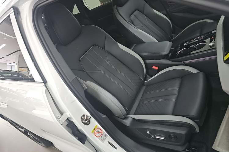 Used Audi A5L 2026 2.0T Navigation Edition Right Front Seat