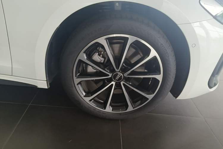 Used Audi A5L 2026 2.0T Sport Plus Right Front Wheel Hub