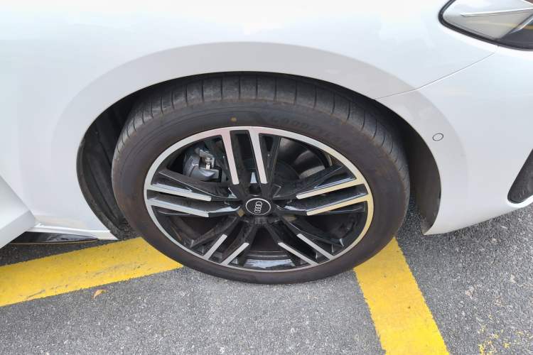 Used Audi A5L 2026 2.0T Sport Plus Right Front Wheel Hub