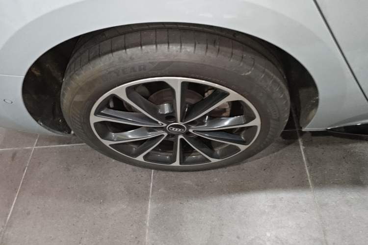 Used Audi A5L 2026 2.0T Sport Right Rear Wheel Hub