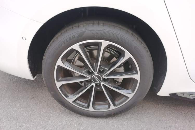 Used Audi A5L 2026 2.0T Sport Right Rear Wheel Hub