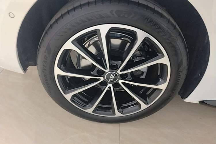 Used Audi A5L 2026 2.0T Sport Plus Right Rear Wheel Hub