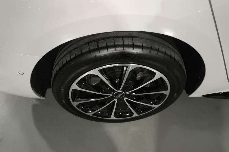 Used Audi A5L 2026 2.0T Sport Plus Right Rear Wheel Hub