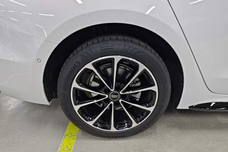 Used Audi A5L 2026 2.0T Sport Plus Right Rear Wheel Hub