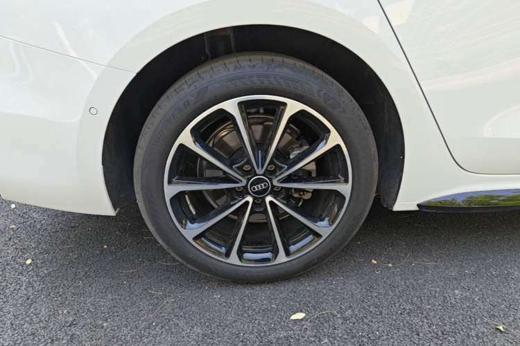 Used Audi A5L 2026 2.0T Sport Right Rear Wheel Hub