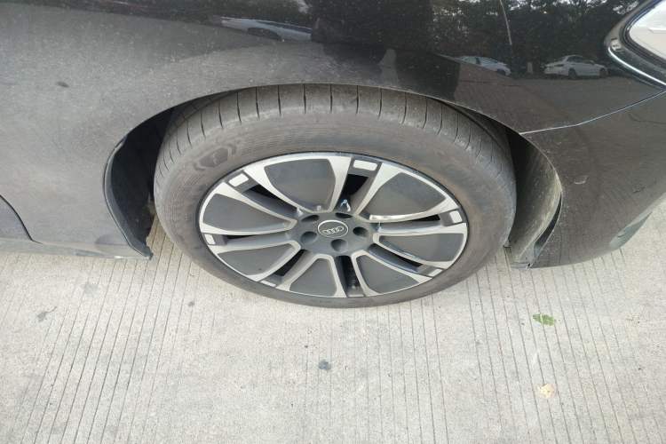 Used Audi A5L Sportback 2026 TFSI 150kW Luxury Edition Right Front Wheel Hub