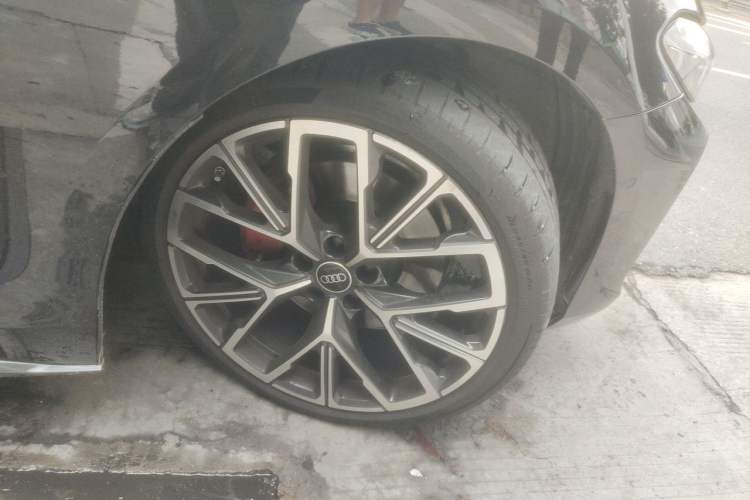 Used Audi A5L Sportback 2026 TFSI 150kW Luxury Edition Right Front Wheel Hub