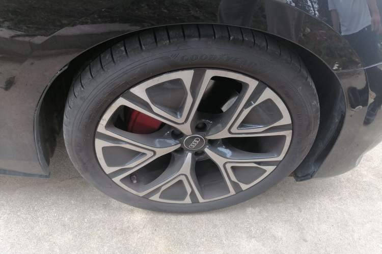 Used Audi A5L Sportback 2026 TFSI 150kW Premium quattro Model Right Front Wheel Hub