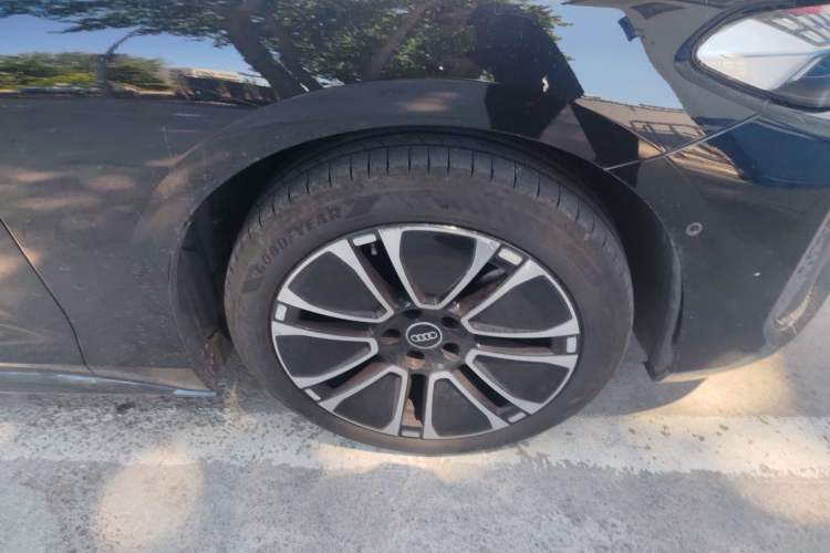 Used Audi A5L Sportback 2026 TFSI 150kW Luxury Edition Right Front Wheel Hub