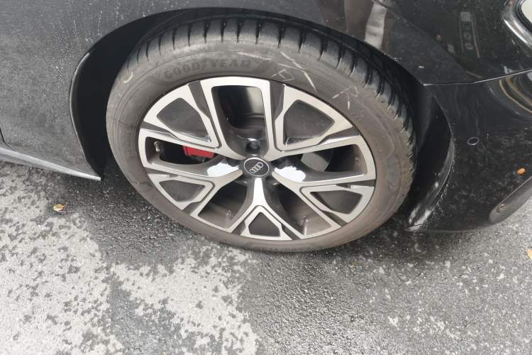Used Audi A5L Sportback 2026 TFSI 150kW Luxury Edition Right Front Wheel Hub