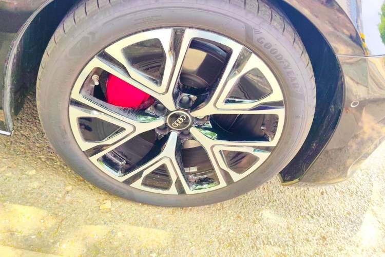 Used Audi A5L Sportback 2026 TFSI 150kW Smart Leading Edition Right Front Wheel Hub