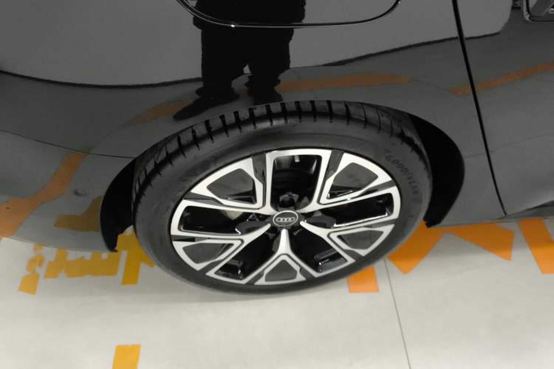 Used Audi A5L Sportback 2026 TFSI 150kW Premium quattro Model Right Rear Wheel Hub