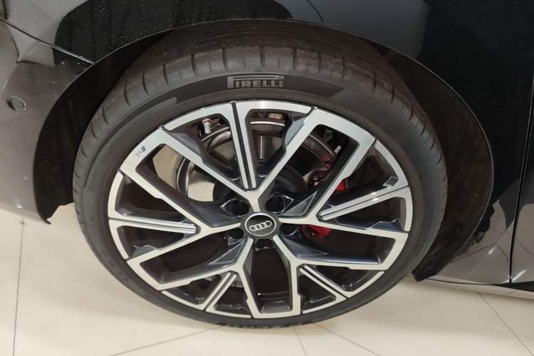 Used Audi A5L Sportback 2026 TFSI 150kW Premium quattro Model Right Rear Wheel Hub
