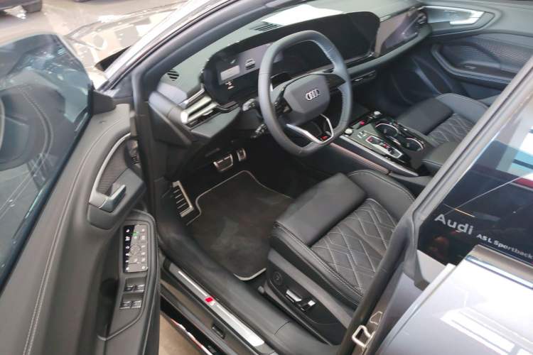 Used Audi A5L Sportback 2026 TFSI 150kW Premium quattro Model Driver Seat