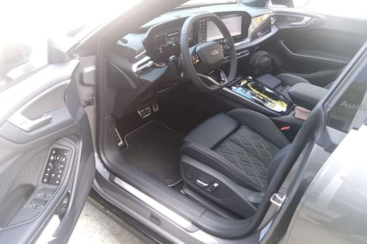 Used Audi A5L Sportback 2026 TFSI quattro 200kW Flagship Zhiyao Model Driver Seat