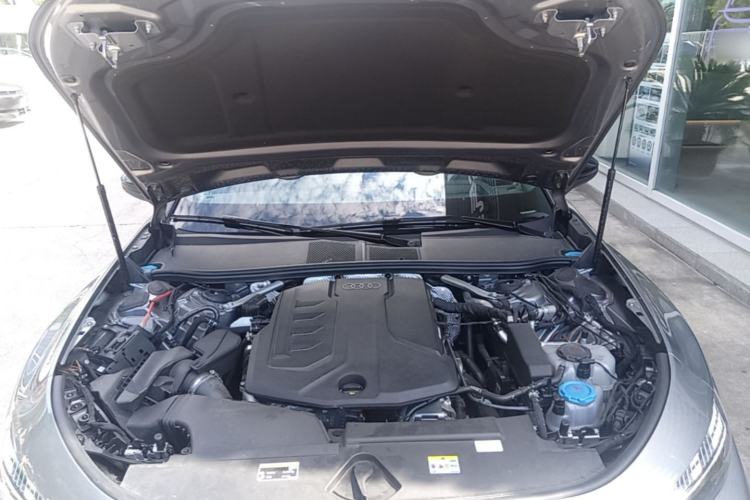 Used Audi A5L Sportback 2026 TFSI quattro 200kW Flagship Zhiyao Model Engine Bay