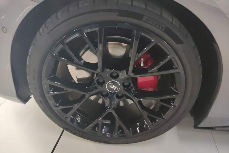Used Audi A5L Sportback 2026 TFSI quattro 150kW First-Limited Edition Left Front Wheel Hub