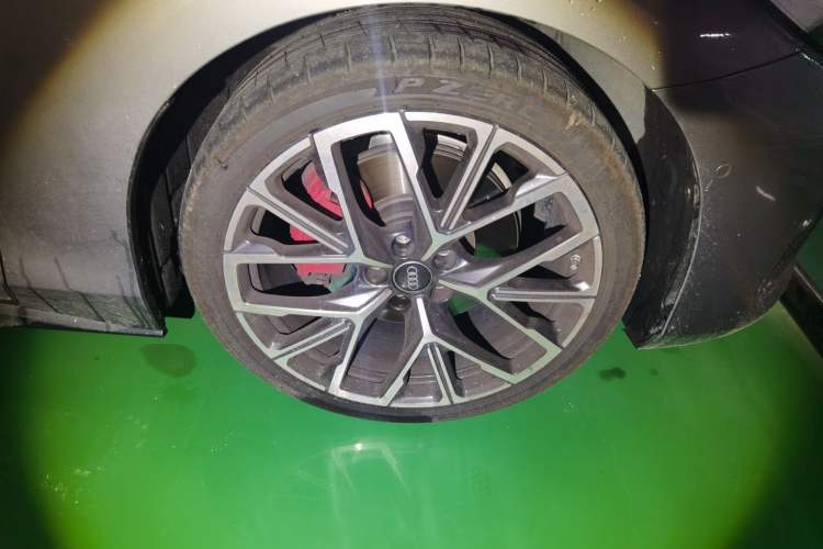 Used Audi A5L Sportback 2026 TFSI 150kW Luxury Edition Right Front Wheel Hub