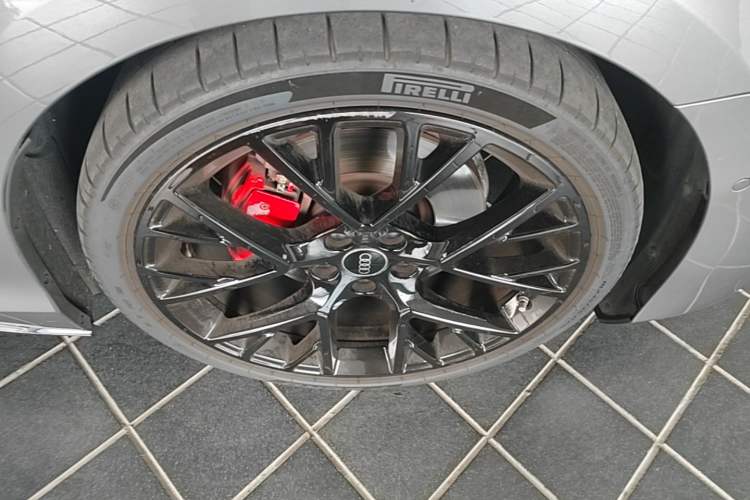Used Audi A5L Sportback 2026 TFSI quattro 150kW First-Limited Edition Right Front Wheel Hub
