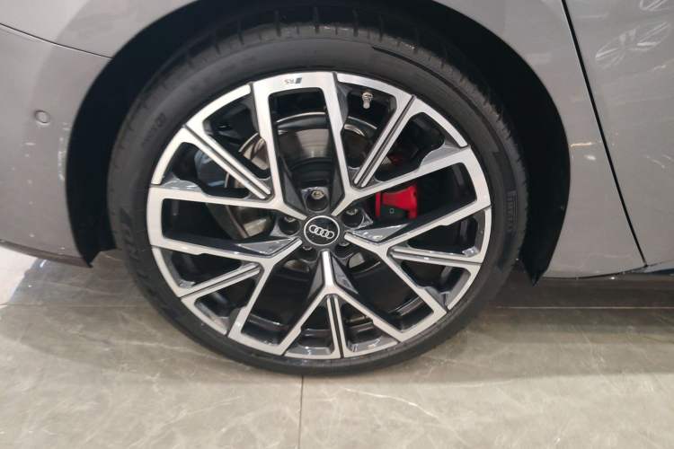 Used Audi A5L Sportback 2026 TFSI 150kW Premium quattro Model Right Rear Wheel Hub