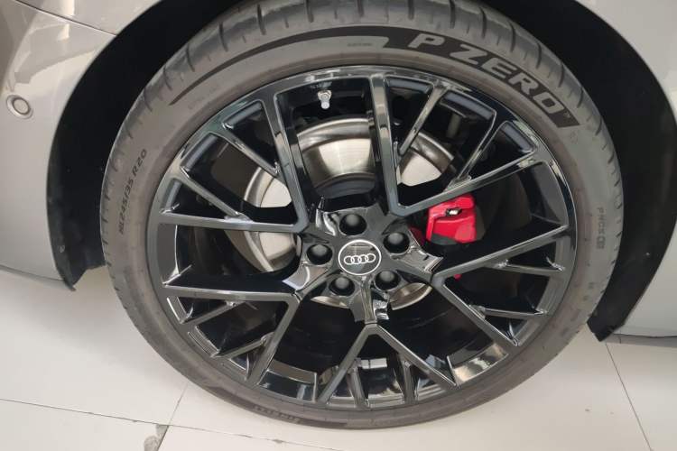 Used Audi A5L Sportback 2026 TFSI quattro 150kW First-Limited Edition Right Rear Wheel Hub