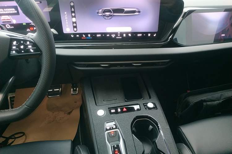 Used Audi A5L Sportback 2026 TFSI 150kW Smart Leading Edition Audio And AC Panel