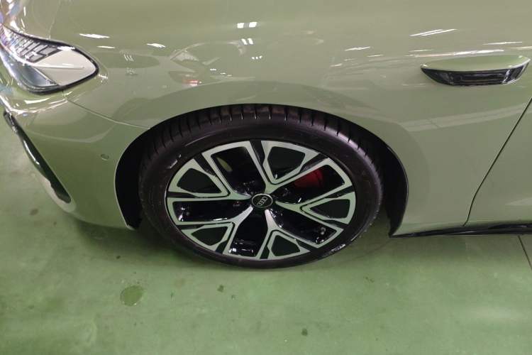Used Audi A5L Sportback 2026 TFSI 150kW Smart Leading quattro Edition Left Front Wheel Hub