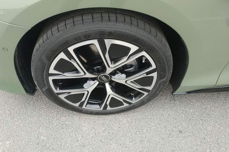 Used Audi A5L Sportback 2026 TFSI 150kW Smart Leading Edition Left Front Wheel Hub