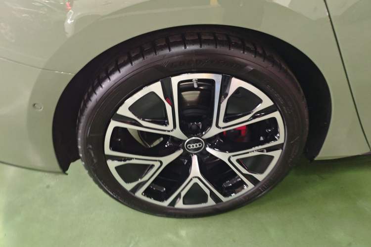 Used Audi A5L Sportback 2026 TFSI 150kW Smart Leading quattro Edition Right Rear Wheel Hub